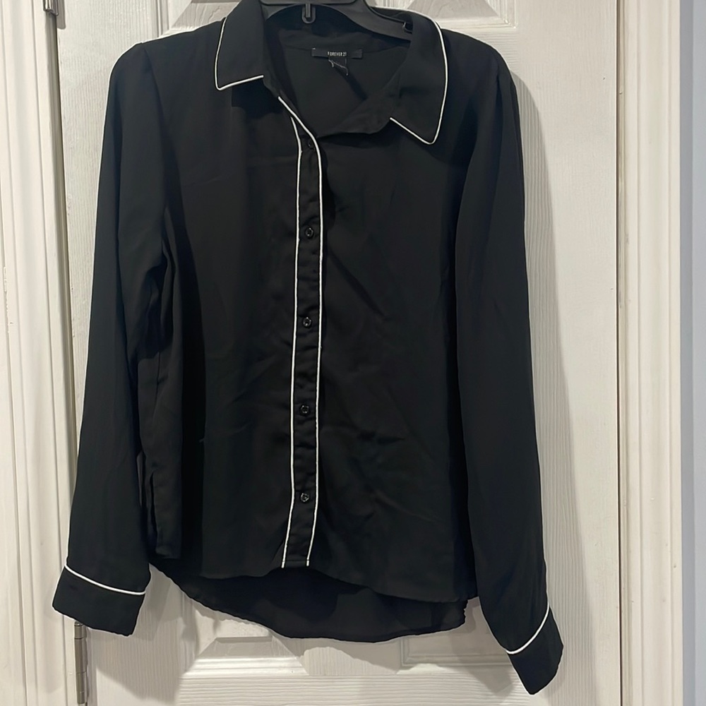 Preloved forever 21 top in black size L